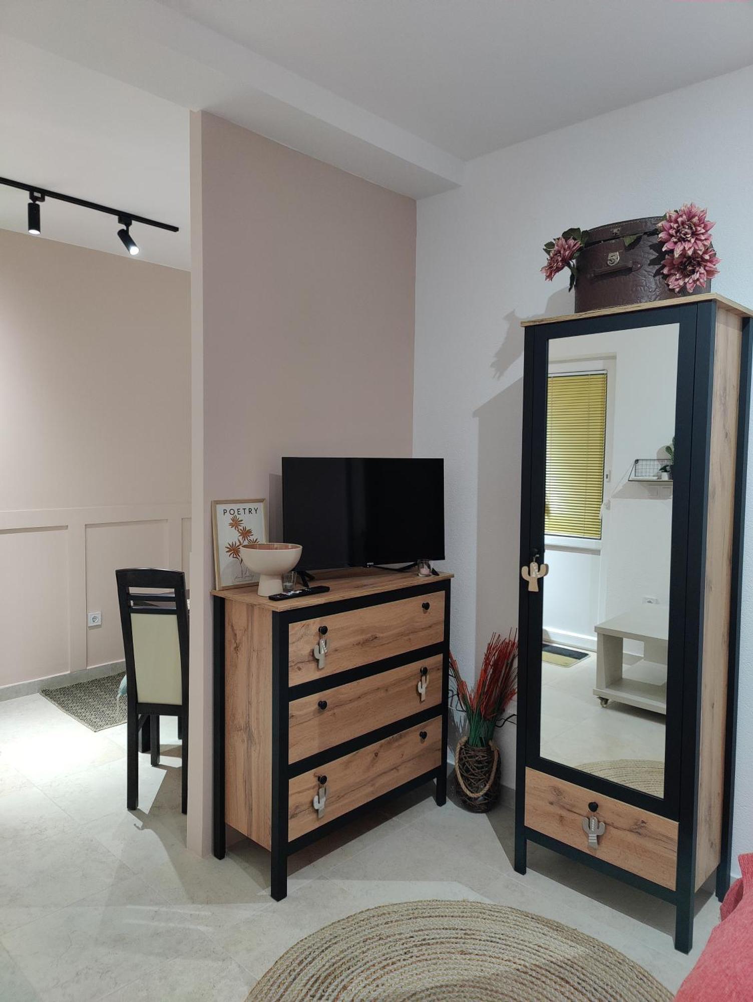 Miro Guesthouse Τίβατ Εξωτερικό φωτογραφία